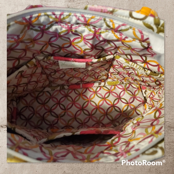 Vera Bradley floral zip up shoulder bag with 6 inner pockets - Picture 4 of 4